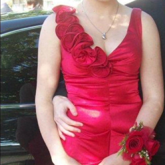 Xscape Mermaid Style Satin Gown - Picture 4 of 6